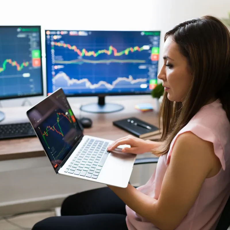 Mulheres são 34% em cargos de liderança em bancos e fintechs, revela estudo